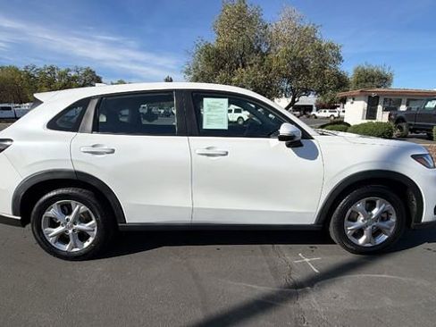 Used 2023 Honda HR-V LX image 3