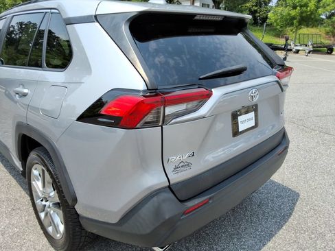 Used 2019 Toyota RAV4 XLE Premium FWD image 13