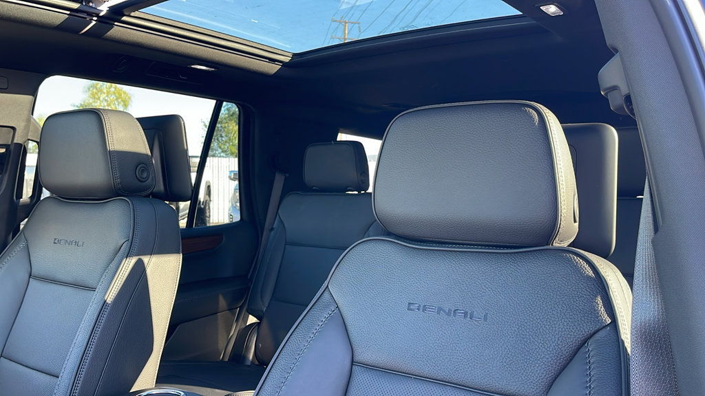 New 2026 GMC Yukon Denali w/ Denali Reserve Package AWD/4WD image 12