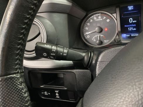 Used 2016 Toyota Tacoma TRD Sport image 23