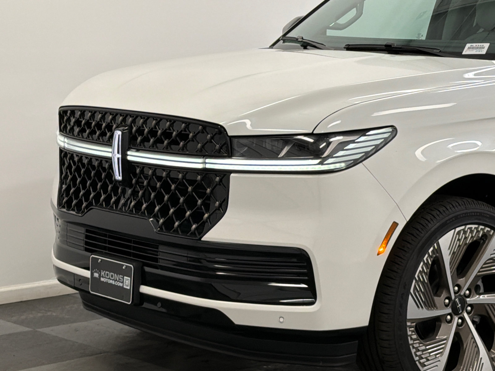 New 2027 Lincoln Navigator L Black Label w/ Black Label Special Edition AWD/4WD image 2
