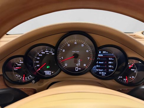 Used 2014 Porsche Panamera 4S w/ Premium Package Plus AWD/4WD image 19