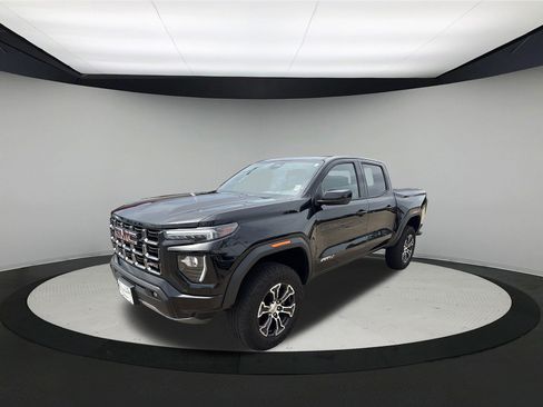 Used 2024 GMC Canyon AT4 AWD/4WD image 3