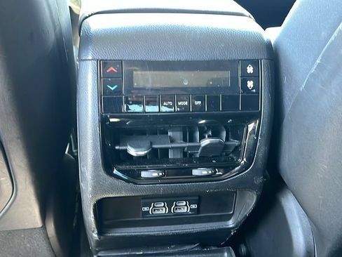 Used 2023 Jeep Grand Cherokee L Laredo AWD/4WD image 20