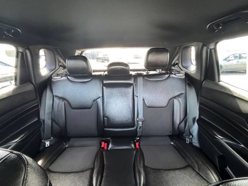 Used 2025 Jeep Compass Trailhawk AWD/4WD image 38