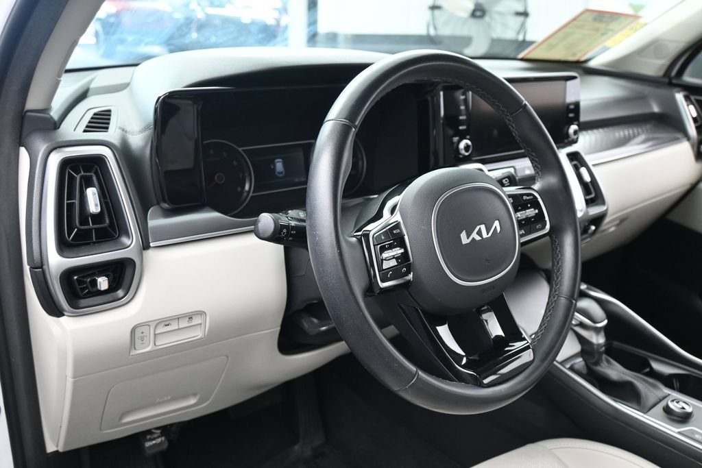 Used 2023 Kia Sorento S w/ Panoramic Sunroof Package FWD image 15