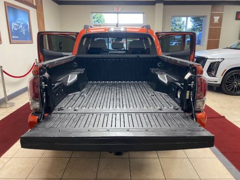 Used 2018 Toyota Tacoma TRD Sport AWD/4WD image 14