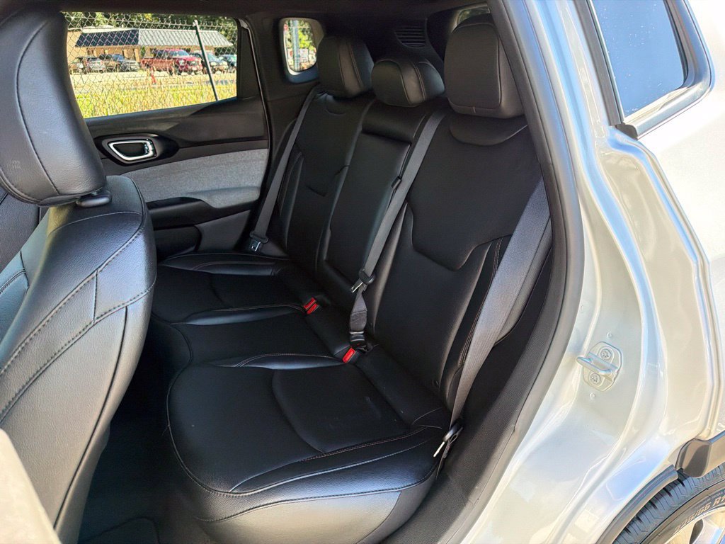 Used 2024 Jeep Compass Latitude AWD/4WD image 19