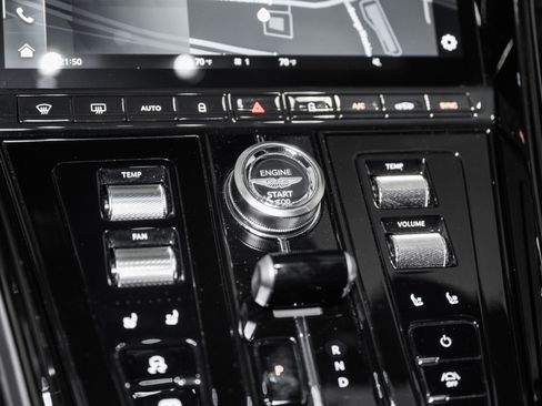 Used 2024 Aston Martin DB12 Coupe image 28