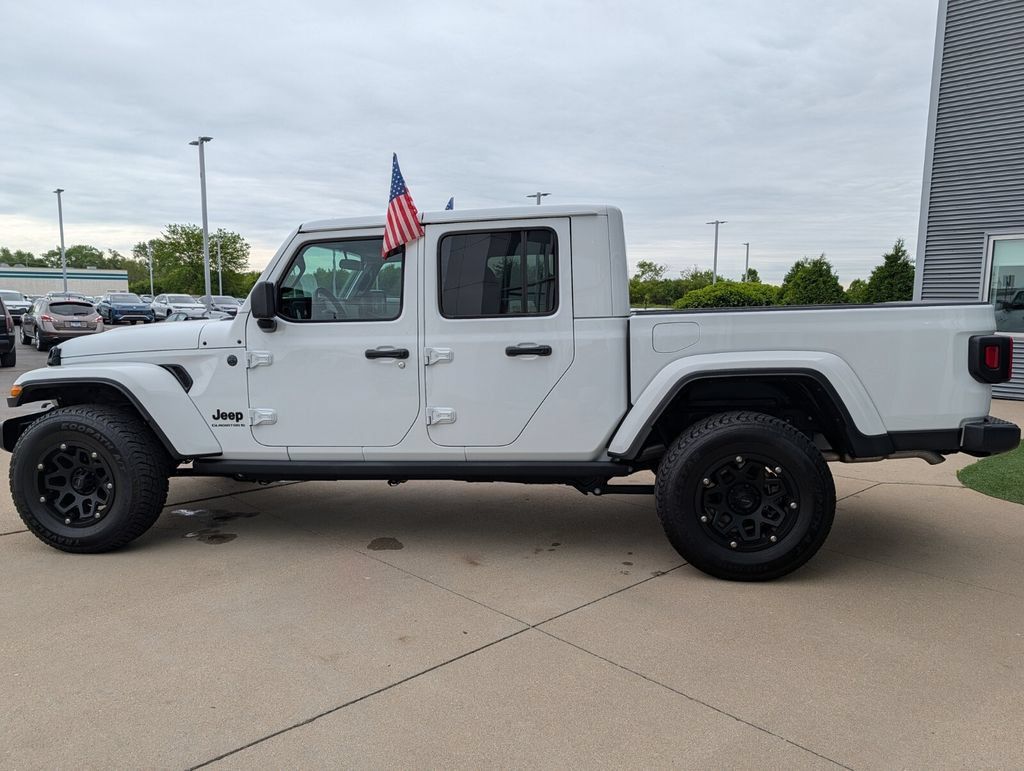 Used 2025 Jeep Gladiator Sport AWD/4WD image 5