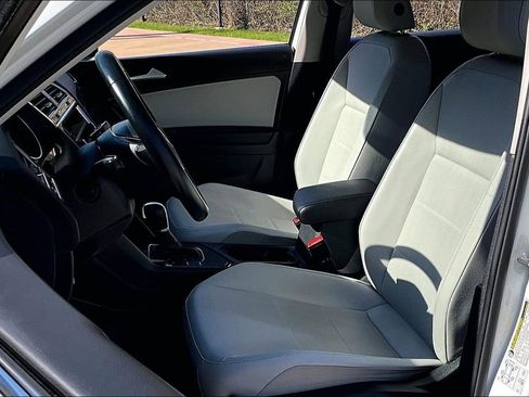 Used 2019 Volkswagen Tiguan SE image 32