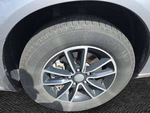 Used 2019 Dodge Grand Caravan SXT w/ Blacktop Package FWD image 11