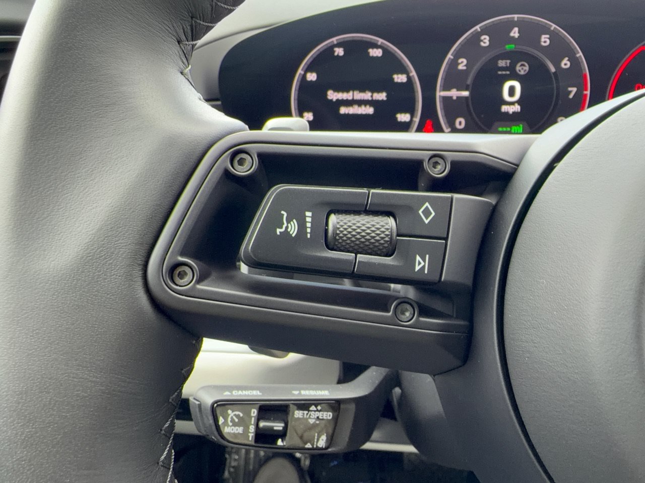 Certified 2026 Porsche Cayenne E-Hybrid Coupe AWD/4WD image 18