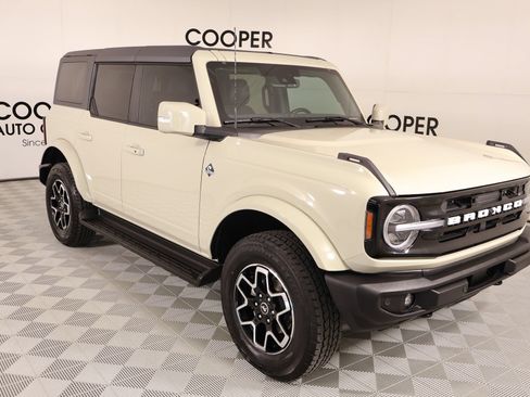 Used 2025 Ford Bronco Outer Banks AWD/4WD image 1