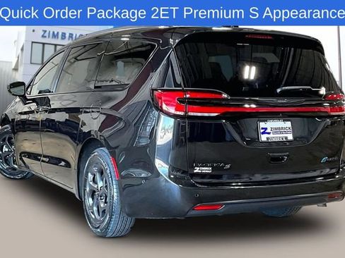 Used 2024 Chrysler Pacifica Premium FWD image 4