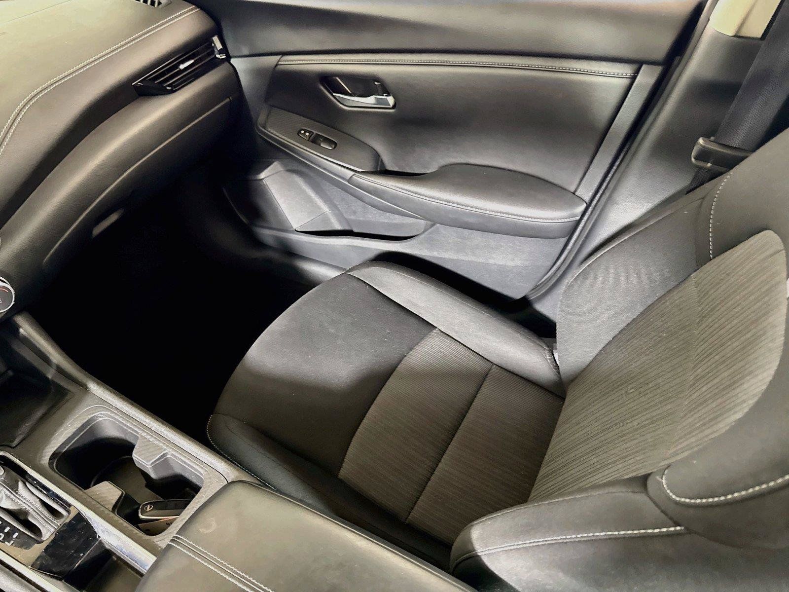 Used 2024 Nissan Sentra SV FWD image 19