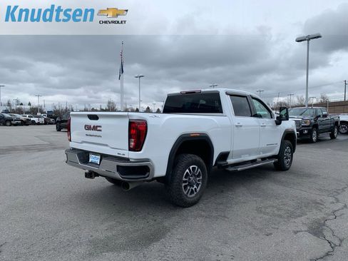 Used 2024 GMC Sierra 2500 SLE w/ SLE Value Package image 7