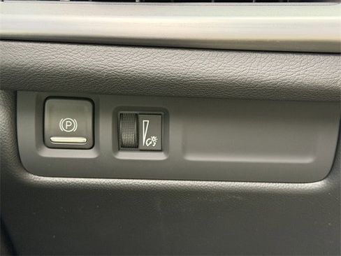 Used 2025 Cadillac XT4 Premium Luxury image 21