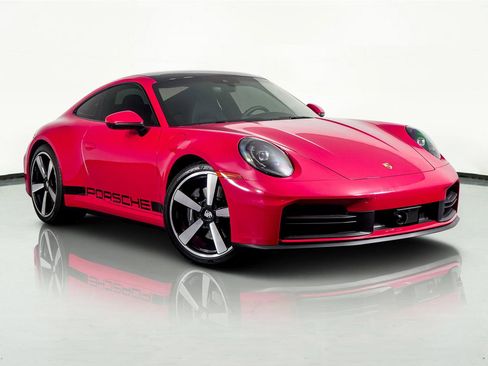 Used 2025 Porsche 911 Carrera image 4