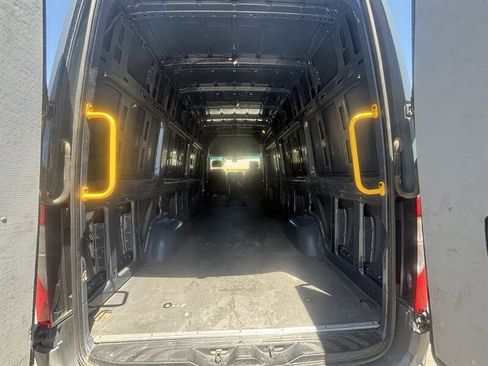 Used 2019 Mercedes-Benz Sprinter 170 image 17