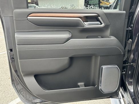 Used 2025 GMC Sierra 2500 Denali w/ Denali Reserve Package image 13