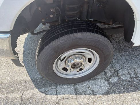 Used 2018 Ford F250 XL w/ Power Equipment Group AWD/4WD image 5