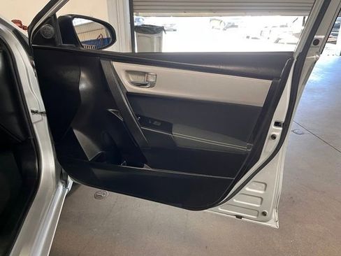 Used 2017 Toyota Corolla LE w/ Carpet Mat Package (TMS) FWD image 12