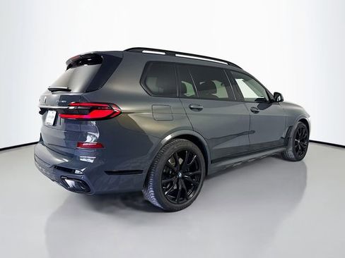 Used 2024 BMW X7 xDrive40i w/ M Sport Package AWD/4WD image 5