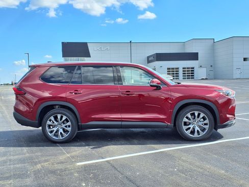 Used 2024 Toyota Grand Highlander AWD image 31