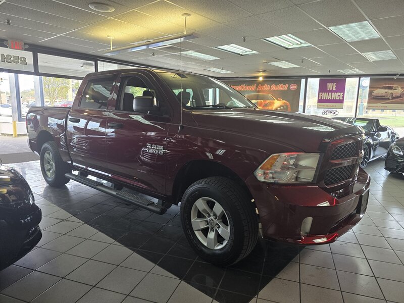 Used 2017 RAM 1500 Express RWD image 3
