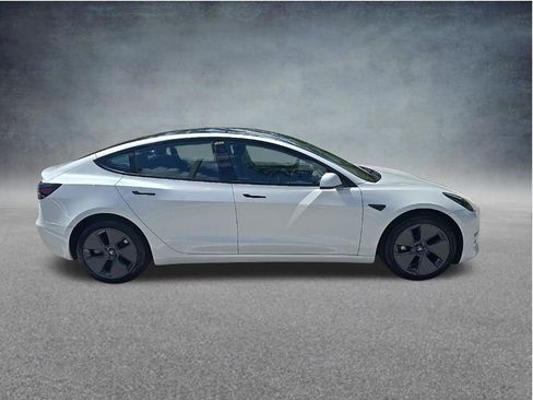 Used 2023 Tesla Model 3 Standard Range image 4