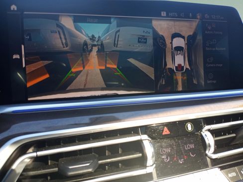 Used 2022 BMW X6 xDrive40i w/ Executive Package image 16