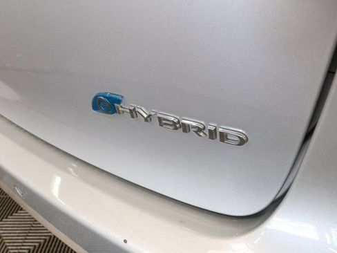 Used 2023 Chrysler Pacifica Touring-L FWD image 10