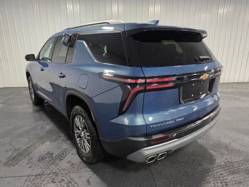 Used 2024 Chevrolet Traverse LT w/ Trailering Package AWD/4WD image 3