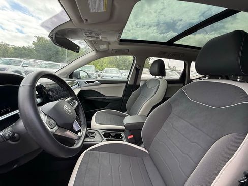 Used 2025 Volkswagen Taos SE w/ Panoramic Sunroof Package image 20