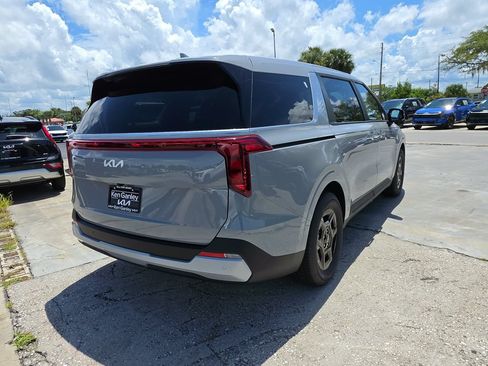 New 2027 Kia Carnival FWD image 8