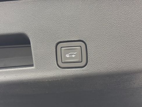 New 2026 GMC Acadia Denali Ultimate w/ LPO, Floor Liner Package AWD/4WD image 15