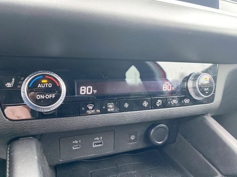 Used 2022 Mitsubishi Outlander SE image 27