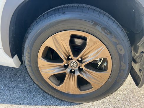 Used 2022 Toyota Highlander Bronze Edition image 17