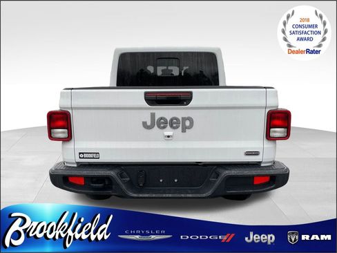 Used 2023 Jeep Gladiator Overland image 4