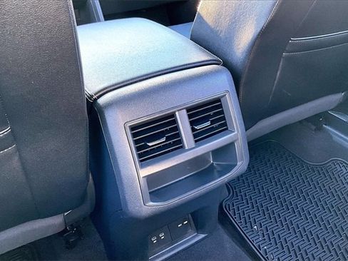 Used 2022 Volkswagen Atlas Cross Sport SEL R-Line image 10