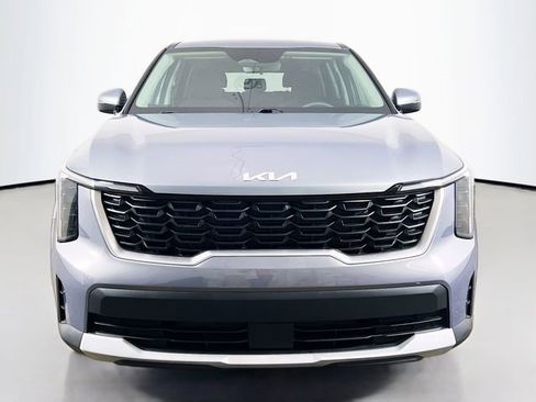 Used 2025 Kia Sorento LX image 2
