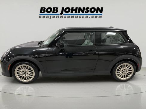 Used 2025 MINI Cooper 2-Door Hardtop image 3