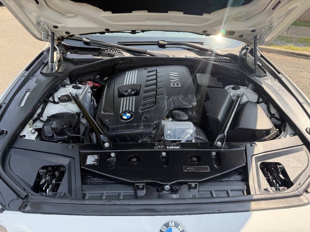 Used 2011 BMW 528i Sedan RWD image 25