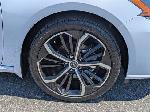 Certified 2025 Nissan Altima 2.5 SR FWD image 11