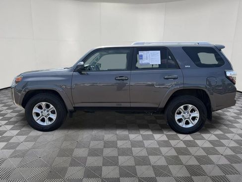 Used 2018 Toyota 4Runner SR5 AWD/4WD image 4