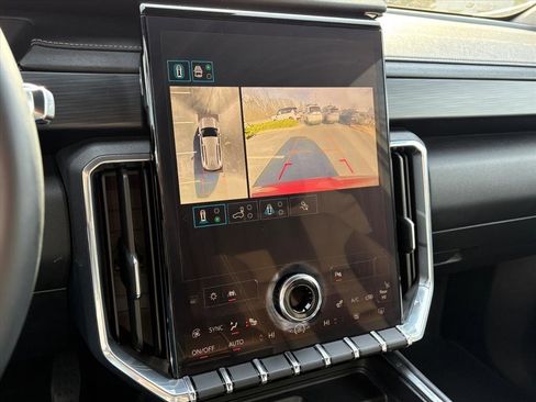 Used 2024 GMC Acadia Elevation w/ Luxury Package image 9