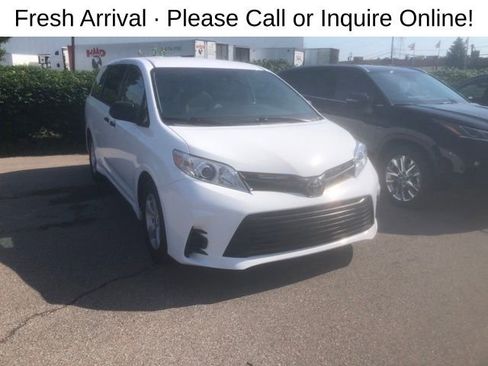 Used 2020 Toyota Sienna L FWD image 1
