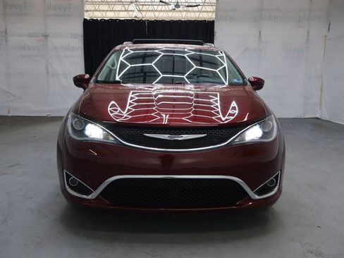 Used 2020 Chrysler Pacifica Touring-L Plus FWD image 2