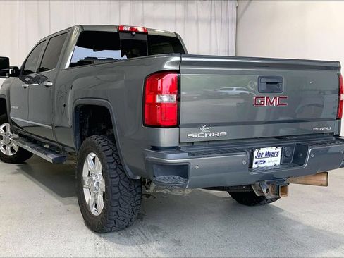 Used 2017 GMC Sierra 2500 Denali w/ Duramax Plus Package AWD/4WD image 5